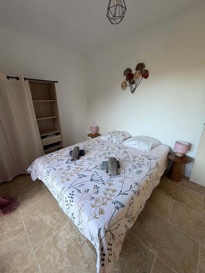 Bügeleisen/Bügelbrett, Internetzugang, Bettwäsche