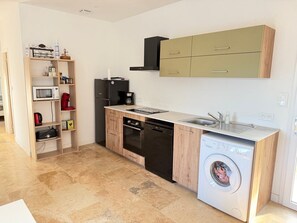 Kühlschrank, Mikrowelle, Ofen, Geschirrspüler