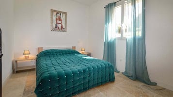 Tabla de planchar con plancha, Internet, ropa de cama