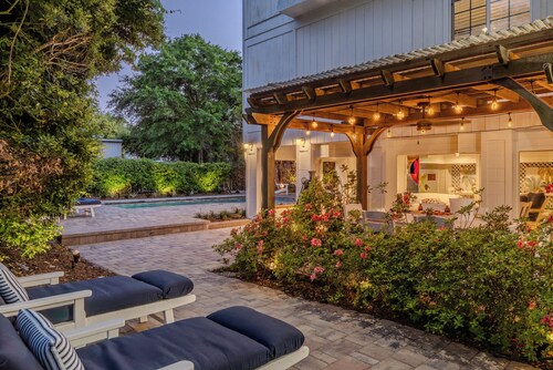 6BR Beach House | Private Pool | Pet Friendly