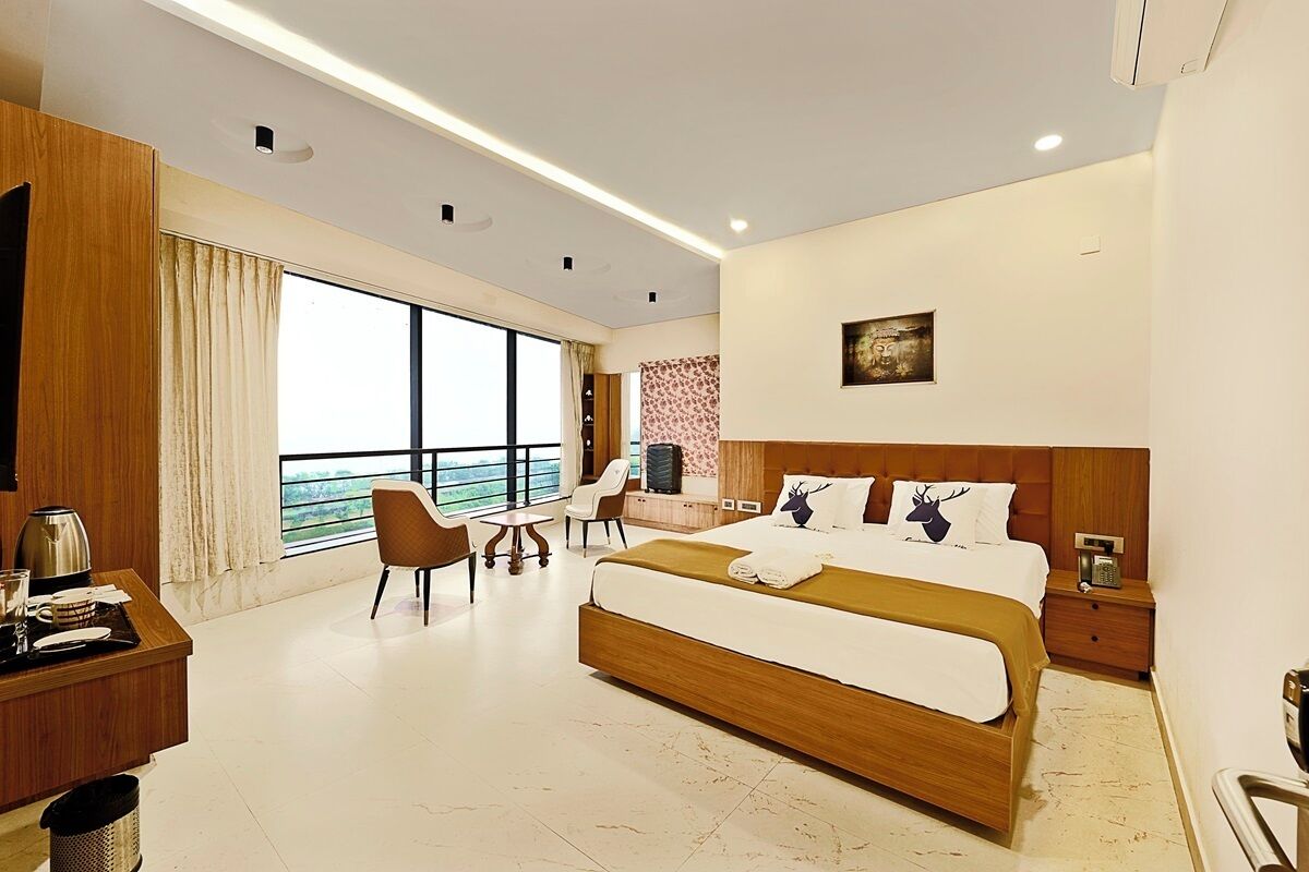 Luxury Suite | Desk, free WiFi