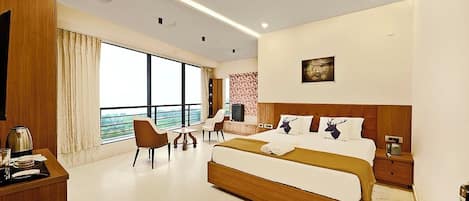 Luxury Suite | Desk, free WiFi