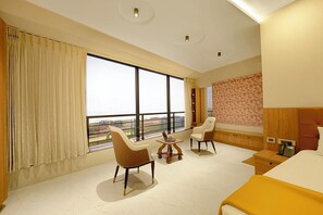 Luxury Suite | Living area - PN Stays (Ponneri)
