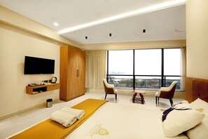 Luxury Suite | Living area - PN Stays (Ponneri)