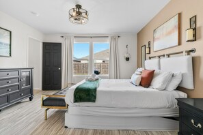 3 bedrooms, iron/ironing board, free WiFi, bed sheets - Fort Worth Firepit Retreat • Pet-Friendly Home (Fort Worth)