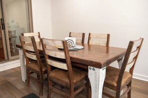 Dining - Secluded 2-bedroom cabin on 20 acres with AC and hot tub in peaceful Mathias (Mathias)