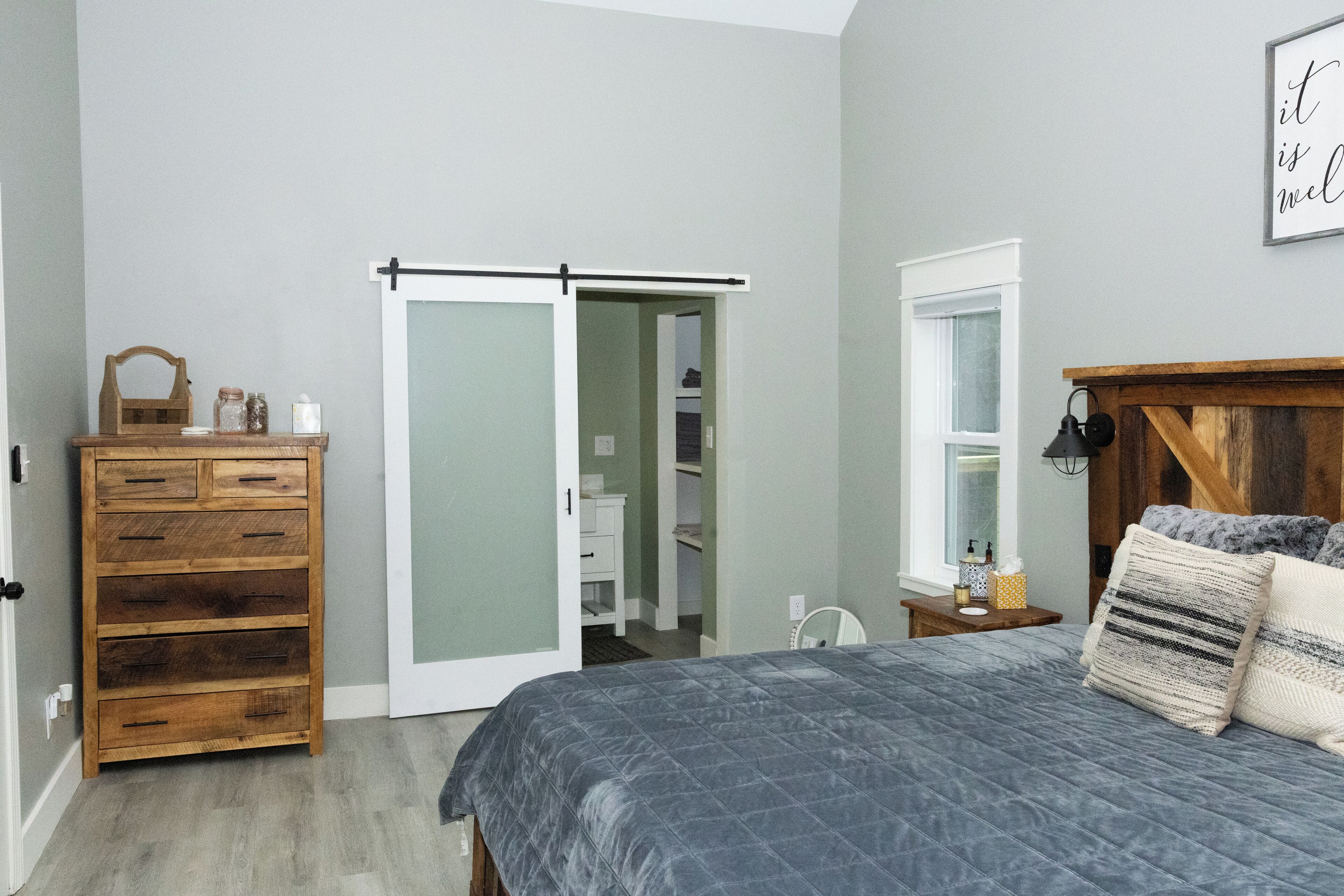 2 多间卧室、上网接入、床单