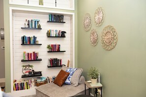 Interior - The Harmony House, 5 miles from Lake James (Nebo)