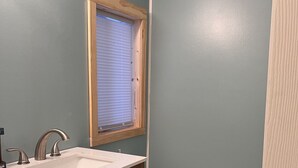 Towels, soap, toilet paper - Charming 3-bedroom with Abundant Outdoor Space (Harrietta)