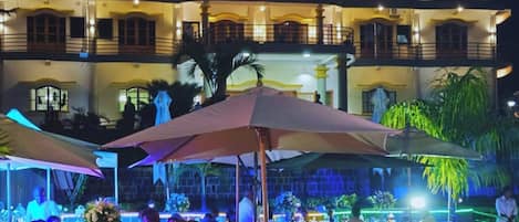 المنشأة من الخارج