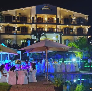 المنشأة من الخارج