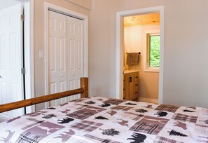 4 室のベッドルーム、アイロン / アイロン台、WiFi (無料)、ベッドシーツ