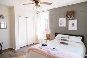 2 habitaciones, tabla de planchar con plancha, wifi y ropa de cama 