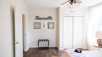2 bedrooms, iron/ironing board, WiFi, bed sheets