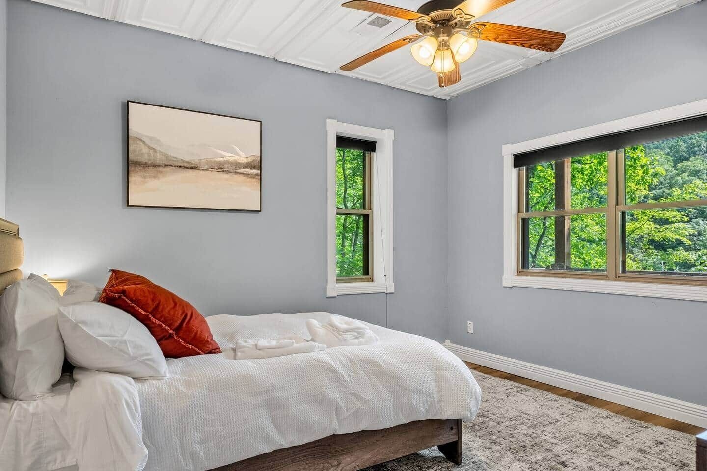 4 bedrooms, WiFi, bed sheets