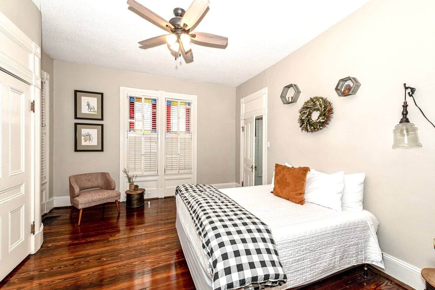 2 dormitorios, tabla de planchar con plancha, wifi y ropa de cama