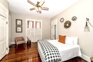 2 dormitorios, tabla de planchar con plancha, wifi y ropa de cama