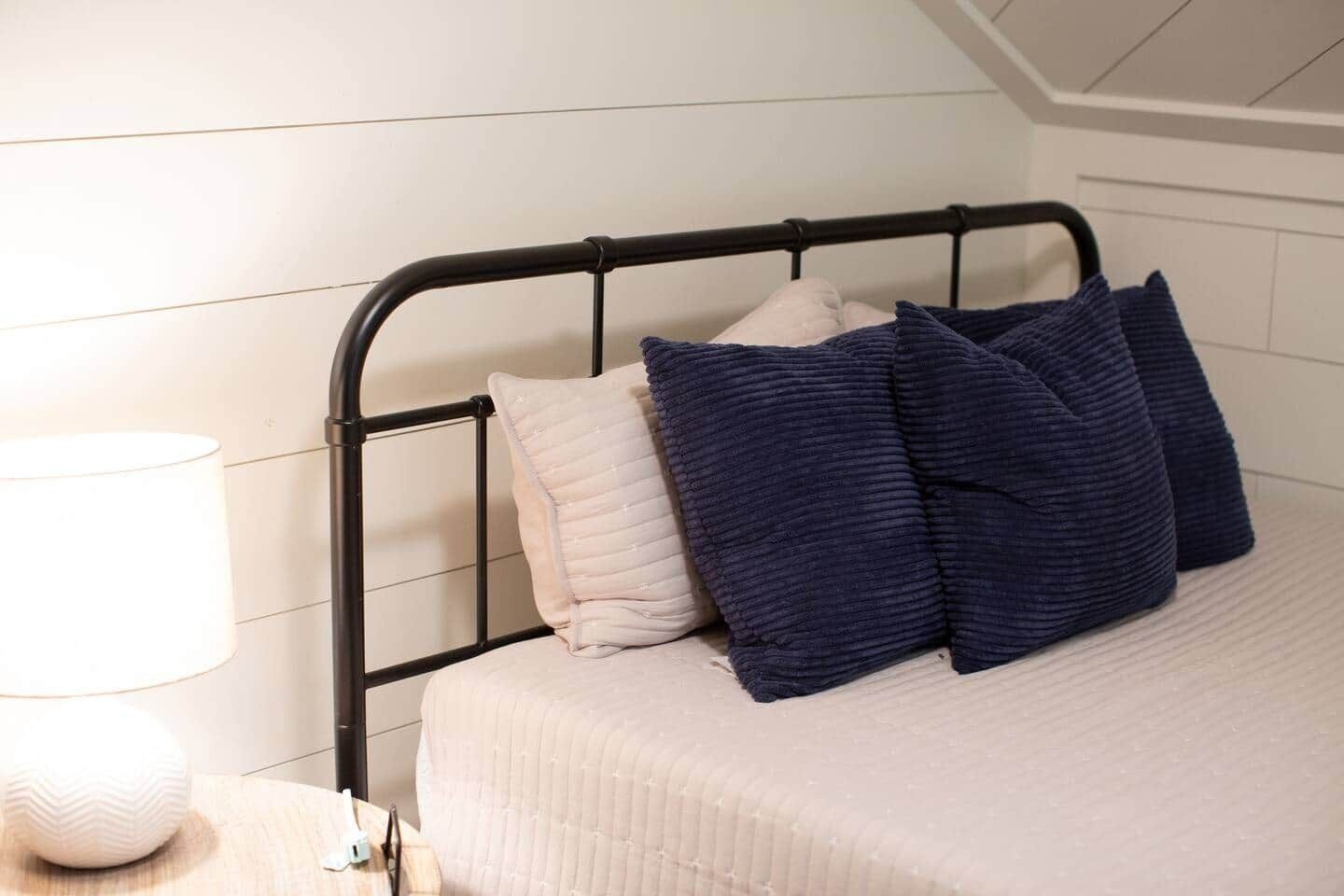 WiFi, bed sheets