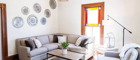 Televisión y chimenea