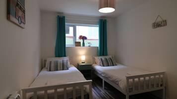 3 bedrooms, iron/ironing board, WiFi, bed sheets