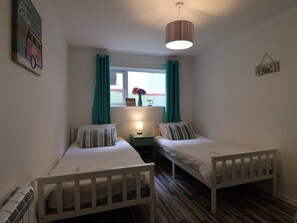 3 bedrooms, iron/ironing board, WiFi, bed sheets - Bungalow w/pool access @ Honicombe Holiday Village with pool and fitness access (Callington)