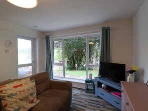 Living area - Bungalow w/pool access @ Honicombe Holiday Village with pool and fitness access (Callington)