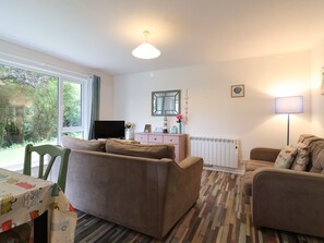 Living area - Bungalow w/pool access @ Honicombe Holiday Village with pool and fitness access (Callington)