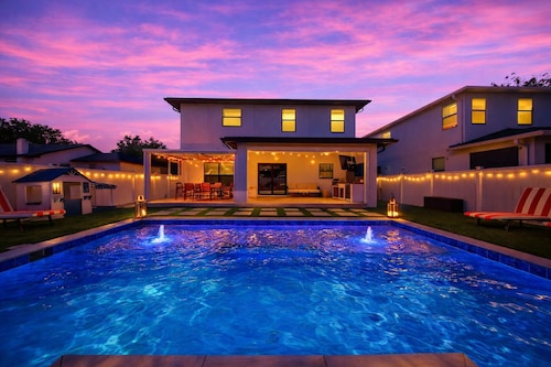 Tampa Oasis 5 mins from Raymond James Stadium!