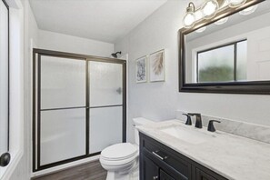 Hårføner, håndklær, såpe og toalettpapir