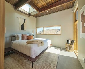 1 bedroom, iron/ironing board, WiFi, bed sheets - The Ocotillo - Stargazing and Amazing Views (Pioneertown)