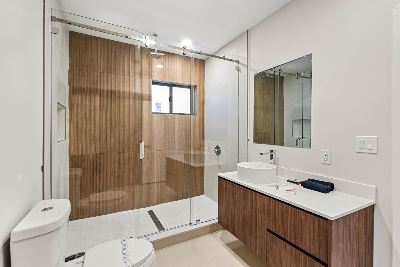 Habitación Confort, vistas al patio | Baño