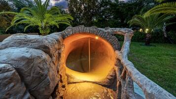 Children’s play area – outdoor