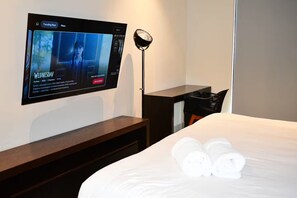 Iron/ironing board, WiFi, bed sheets
