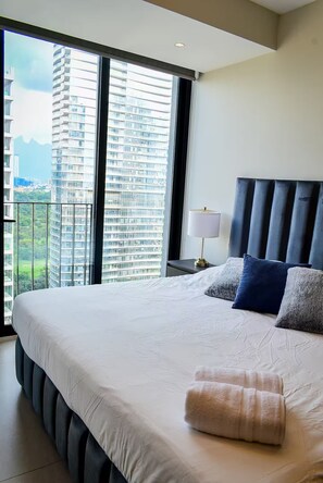 Een strijkplank/strijkijzer, wifi, beddengoed