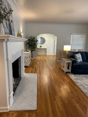 Interior - Spacious 5-Bedroom Retreat Near Levi’s Stadium – No Hidden Fees (Santa Clara)