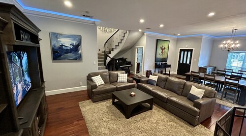 The Eagle Nest - a luxury estate near Highland Village with room for 20 guests