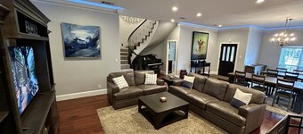 The Eagle Nest - a luxury estate near Highland Village with room for 20 guests