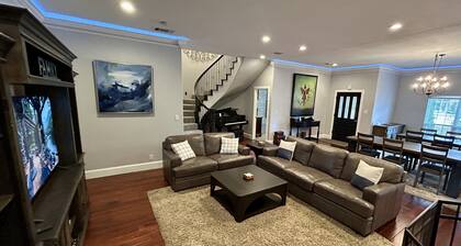 The Eagle Nest - a luxury estate near Highland Village with room for 20 guests