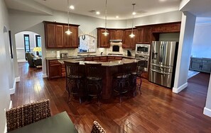 Mikroaaltouuni, uuni, liesi, astianpesukone