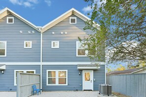 Exterior - Lovely Home by Medical Center and Downtown! #A (Houston)