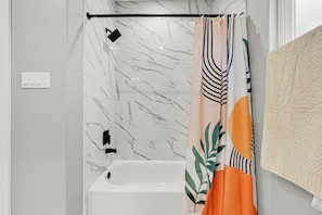 Shower, hair dryer, towels, soap - Lovely Home by Medical Center and Downtown! #A (Houston)