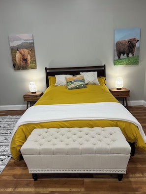 1 bedroom, WiFi, bed sheets, wheelchair access - Charming barn dominium studio with Highland cows/Valais lambs by the Smoky Mts. (Walland)