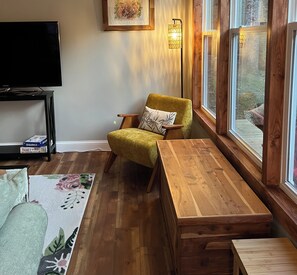 Smart TV, books, stereo - Charming barn dominium studio with Highland cows/Valais lambs by the Smoky Mts. (Walland)