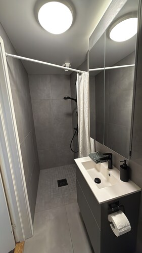 Super central apartment in Trondheim, steps from city centre & restaurants!
