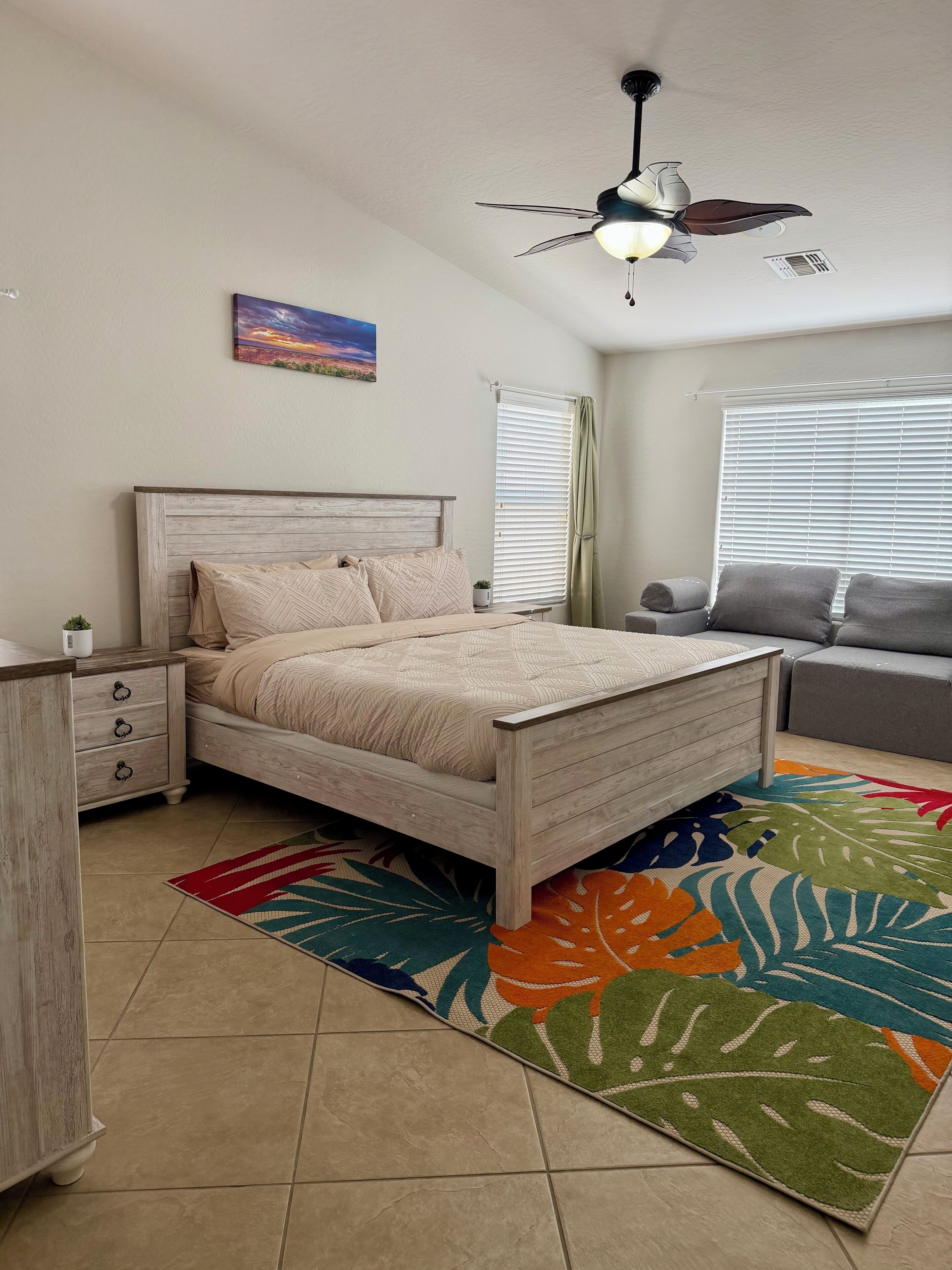 3 habitaciones, tabla de planchar con plancha, wifi y ropa de cama 