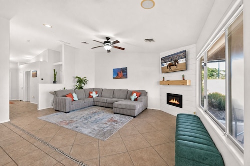 3BR w/ Private Pool + Golf Course Views - 8 Mins to Olive Mill. Pet-friendly!