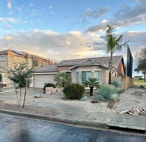 Property grounds -  3-bedroom house with pool, and golf course views in central Queen Creek (Queen Creek)