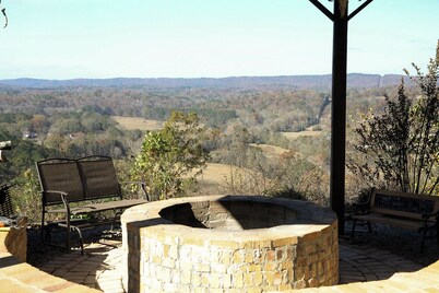 The Pine Crest Cabin, a little piece of Gatlinburg right here in Attalla
