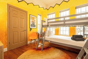 3 slaapkamers, een strijkplank/strijkijzer, wifi, beddengoed