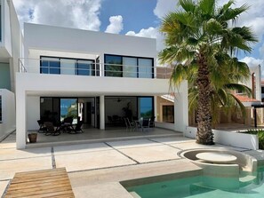 Pool - Shati House. A cozy space in front of the sea (Chicxulub)